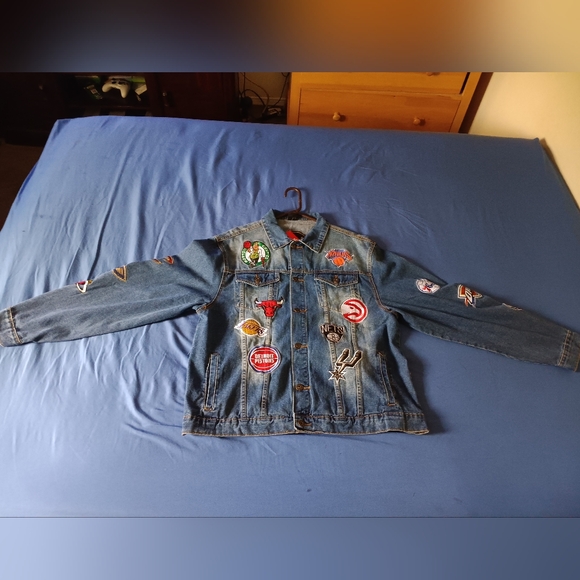 Ultra Game NBA Distressed Multi-Team Denim Patch Jean Jacket - Picture 12 of 13